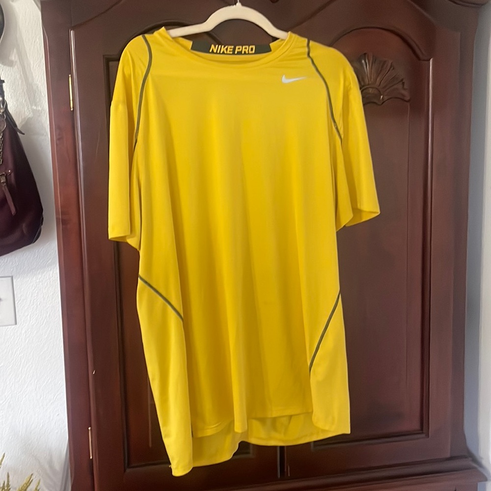 🌻 3 for 20: Men’s Nike Pro Athletic T-Shirt